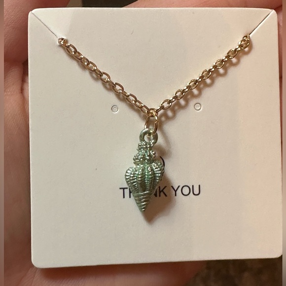 Cute blue shell necklace - Picture 2 of 2